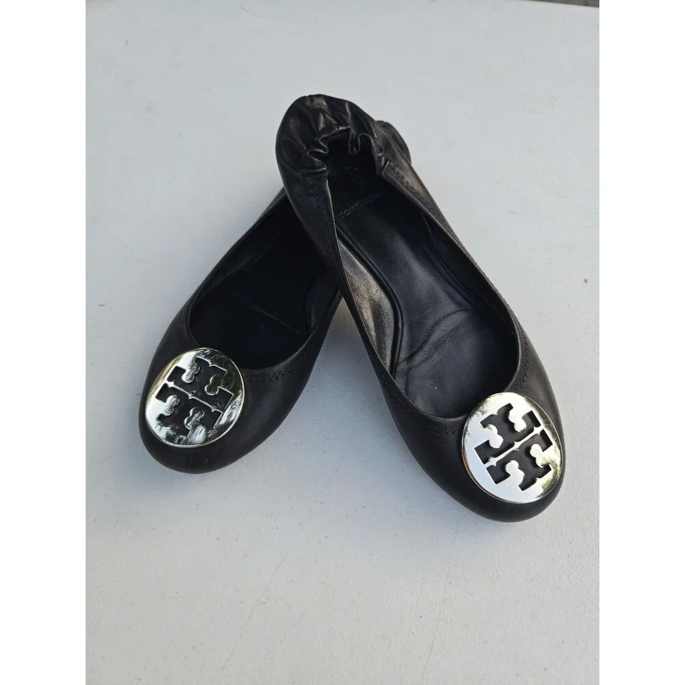 Tory Burch Reva Black Leather Ballet Flats Silver Tone Signature Logo size 5.5 - Picture 2 of 8